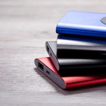 Batterie externe personnalisée 4000 mAh pas cher Tikur Couleurs : blanc goodies personnalisé en stock