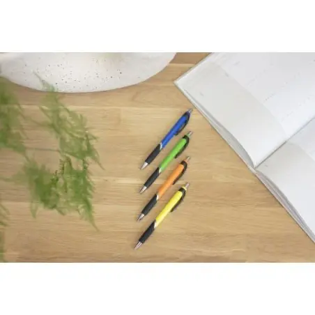 Stylo bille publicitaire en plastique, Thiago Couleurs : fuchsia objet publicitaire robuste