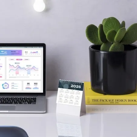 Calendrier Bureau Personnalisé Écologique - Feber Matières : ABS Couleurs : doré impression haute définition