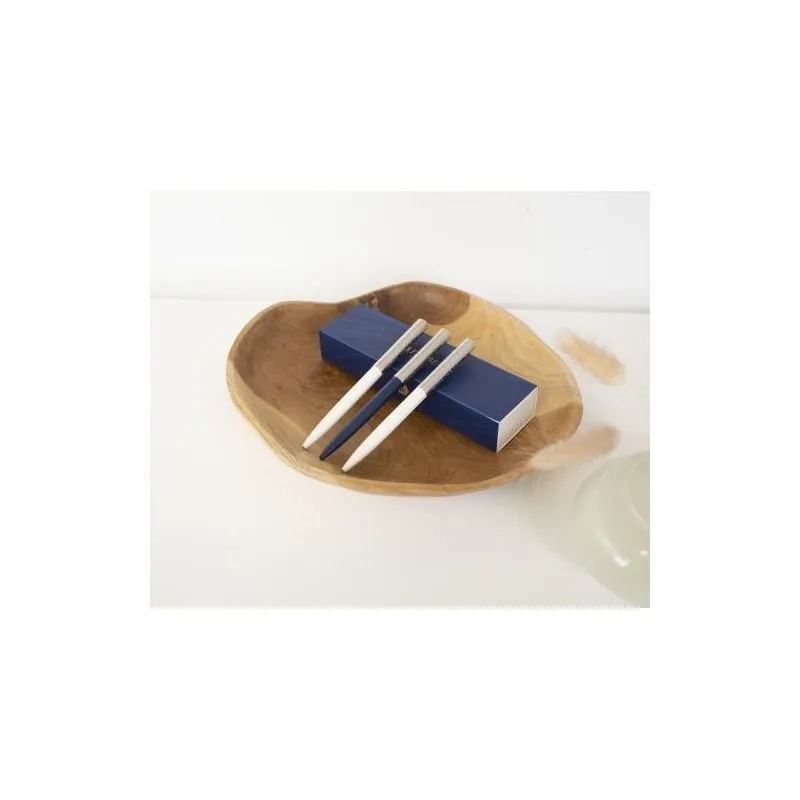 Stylo bille personnalisé écologique Deluxe Waterman Allure Matières : PET recyclé Couleurs : bleu marine objet publicitaire robu