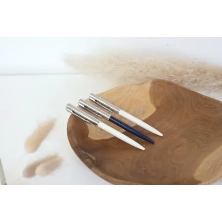 Stylo bille personnalisé écologique Deluxe Waterman Allure Matières : PET recyclé Couleurs : bleu marine goodies personnalisé en