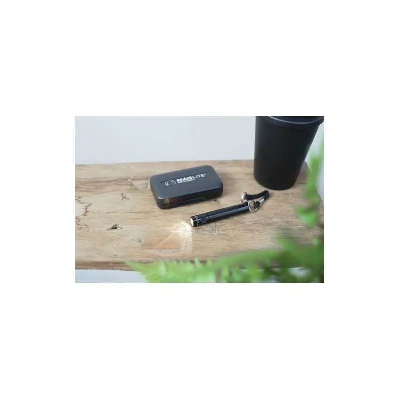 Torche Aluminium Personnalisée Idéale pour Offrir - Maglite Ottomar Matières : silicone Couleurs : bleu Contenance : 1 L cadeau 