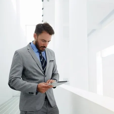 Porte-badge personnalisé écologique Badge Bindel Matières : coton Taille textile : M Couleurs : gris goodies publicitaire événem