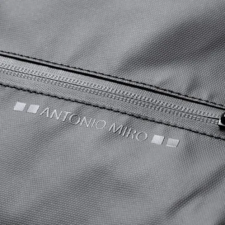 Sacoche d'Entreprise Personnalisée Mitchel Matières : nylon Couleurs : bleu marquage laser ultra précis