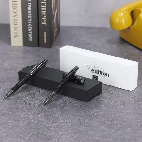 Set personnalisé pas cher Licken Couleurs : rouge Matières : acier inoxydable recyclé impression logo haute qualité