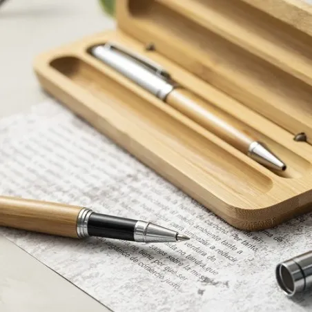 Stylo et Roller Écologiques Personnalisés Pas Cher - Set Notium Matières : PET recyclé Couleurs : blanc cadeau collaborateur pre