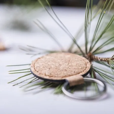 Porte-clés écologiques en liège naturel personnalisés - Kimbox Matières : coton Couleurs : kaki personnalisation rapide en Franc