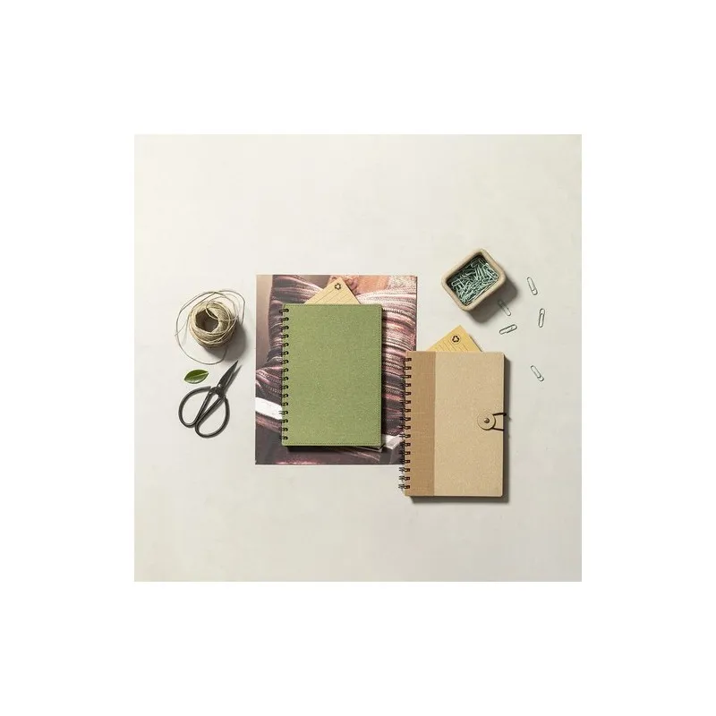 Cahier Écologique Pratique Personnalisé A5 Idina pas cher Matières : carton recyclé Couleurs : blanc impression haute définition