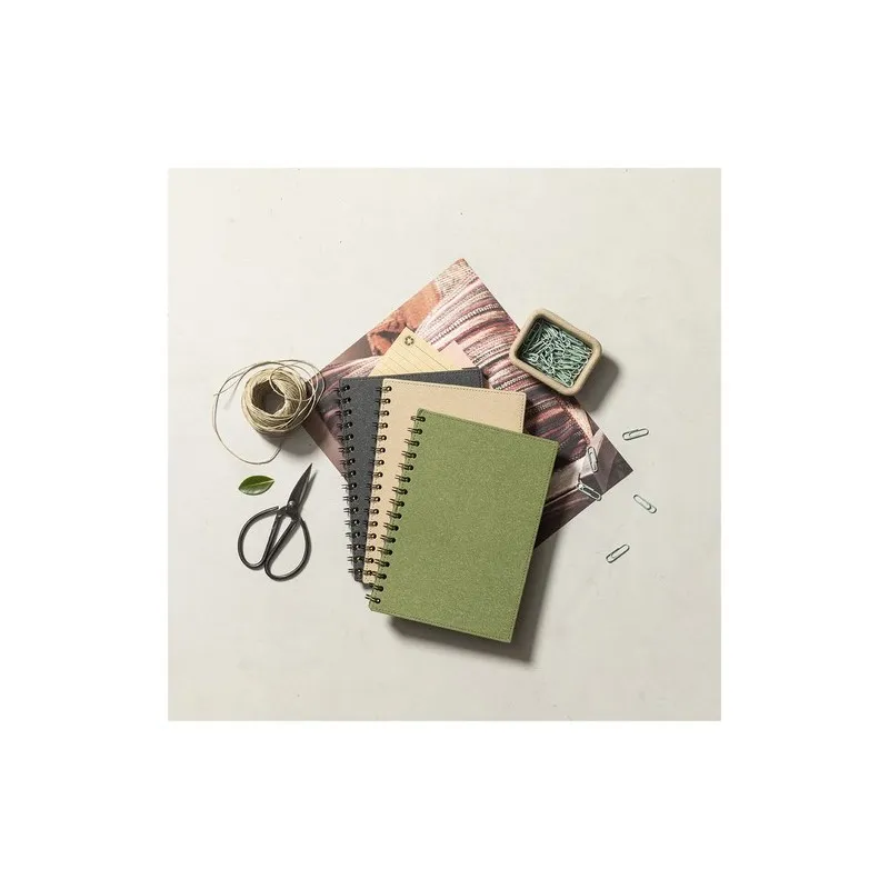 Cahier Écologique Pratique Personnalisé A5 Idina pas cher Matières : carton recyclé Couleurs : blanc personnalisation rapide en 