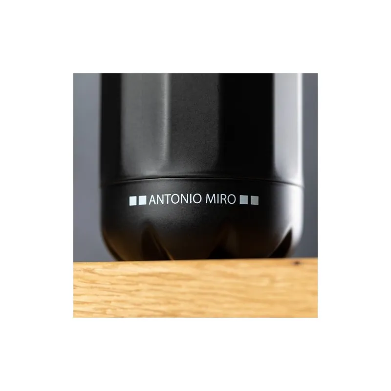 Gourde Sportive Personnalisée - Wilson Matières : aluminium recyclé  Couleurs : noir impression haute définition