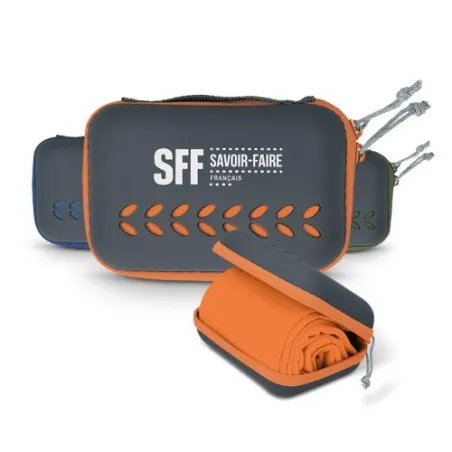 Serviette de sport microfibre avec boîte de rangement personnalisée Matières : liège Couleurs : naturel objet publicitaire robus