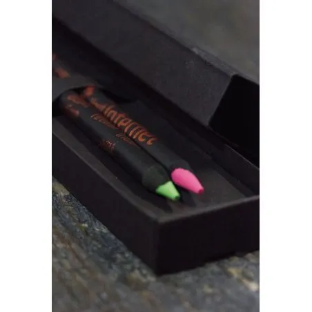 Étui-Fourreau Écologique Noir pour 2 Crayons - Objet Publicitaire Matières : liège Couleurs : argenté personnalisation rapide en