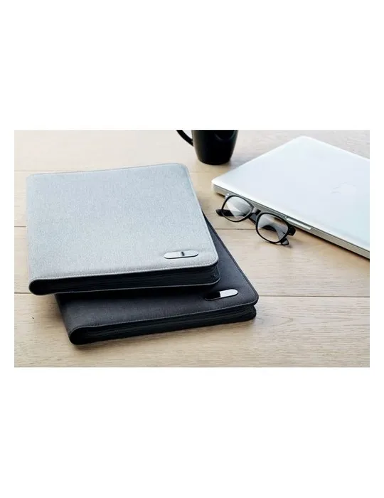 Conférencier A4 Bicolore Pratique et Élégant Personnalisé - NOTES FOLDER Matières : PET recyclé Couleurs : noir livraison expres