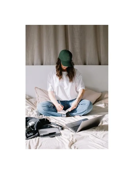 Casquette 5 Pans Personnalisée Écologique | SINGA Matières : polypropylène (PP) Couleurs : fuchsia Contenance : 250 ml cadeau en