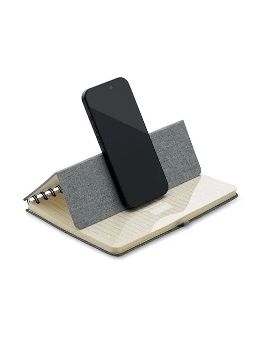 Cahier A5 publicitaire avec support de téléphone STRATA Matières : plastique Couleurs : blanc objet promotionnel éco-responsable