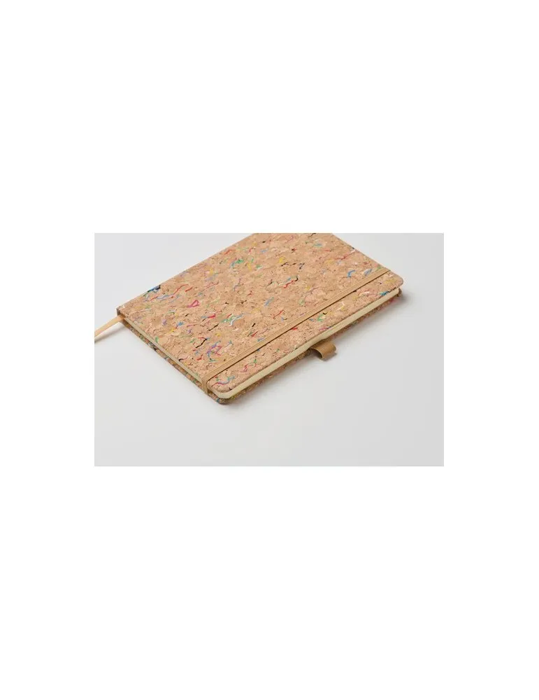 Cahier A5 personnalisable en liège de couleur CORNOTA Matières : plastique Couleurs : violet marquage laser ultra précis