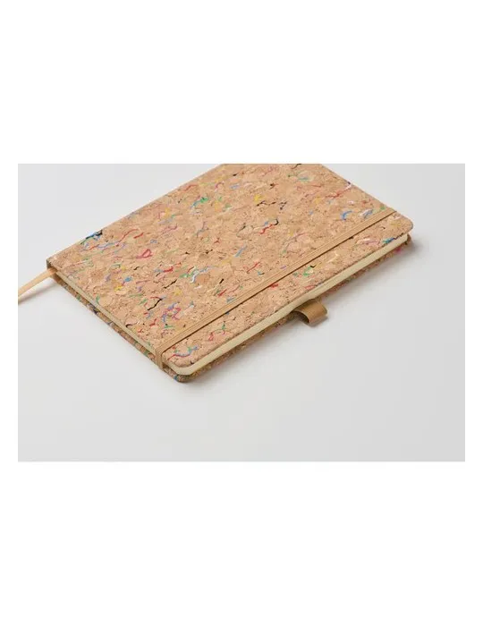 Cahier A5 personnalisable en liège de couleur CORNOTA Matières : plastique Couleurs : violet marquage laser ultra précis