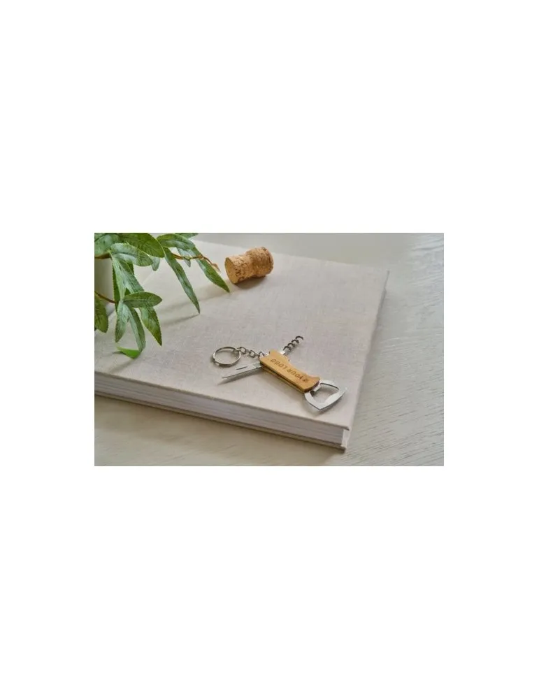 Porte-clés décapsuleur en bambou personnalisé Stuart Matières : acier inoxydable Couleurs : argenté objet promotionnel éco-respo