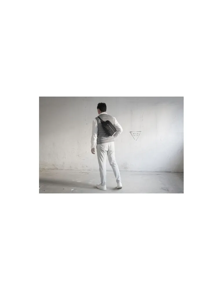 Sac convertible publicitaire Combo Brandcharger, 3 en 1 avec utilisation bureau et transport. Horloge de bureau écologique en ba