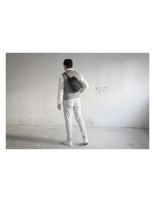 Sac convertible publicitaire Combo Brandcharger, 3 en 1 avec utilisation bureau et transport. Horloge de bureau écologique en ba