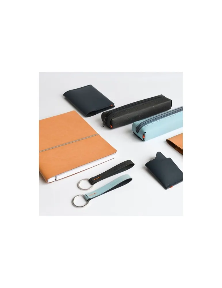 Recycled Leather Cardholder porte-cartes
