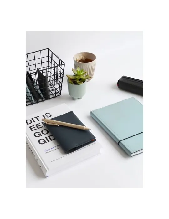 Recycled Leather Passport Holder étui à passeport