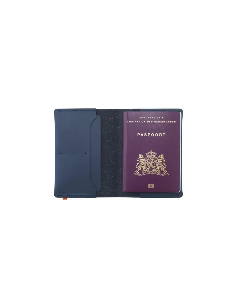 Recycled Leather Passport Holder étui à passeport