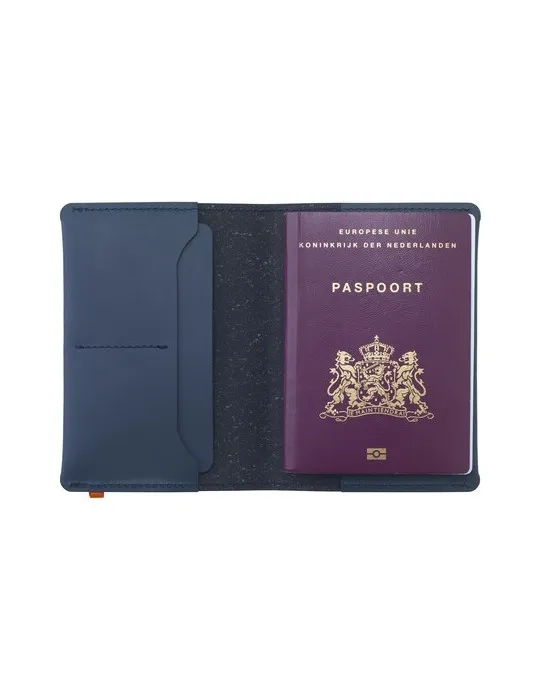 Recycled Leather Passport Holder étui à passeport