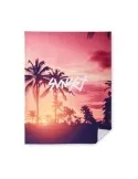 Un plaid coloré avec une impression de cocotier et SUNSET sur le devant