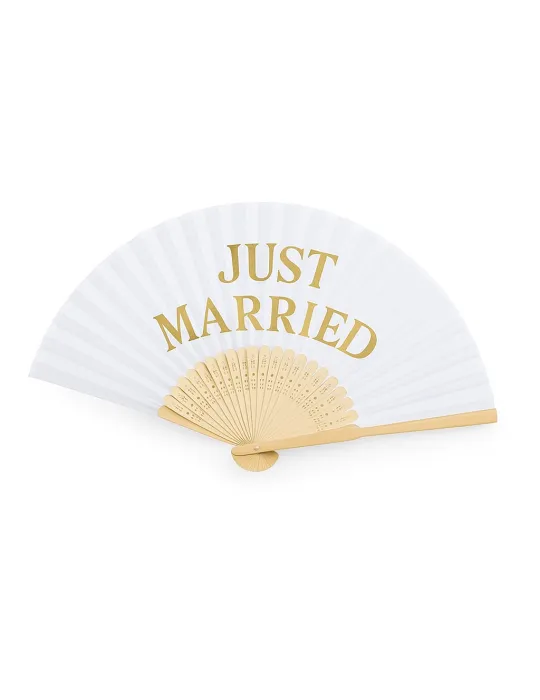 Un éventail en bois et blanc avec impression just married