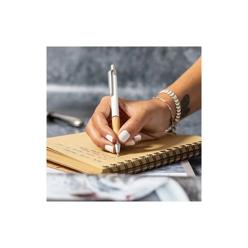 Stylo Bille Écologique Personnalisé pas cher - Chiatox Couleurs : blanc cadeau client original