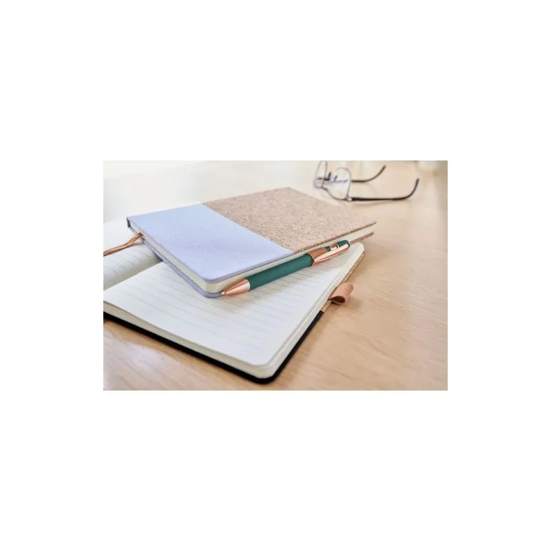 Carnet A5 Écologique en Liège et Coton - Trevor Matières : Synthétique Couleurs : bleu foncé goodies entreprise design