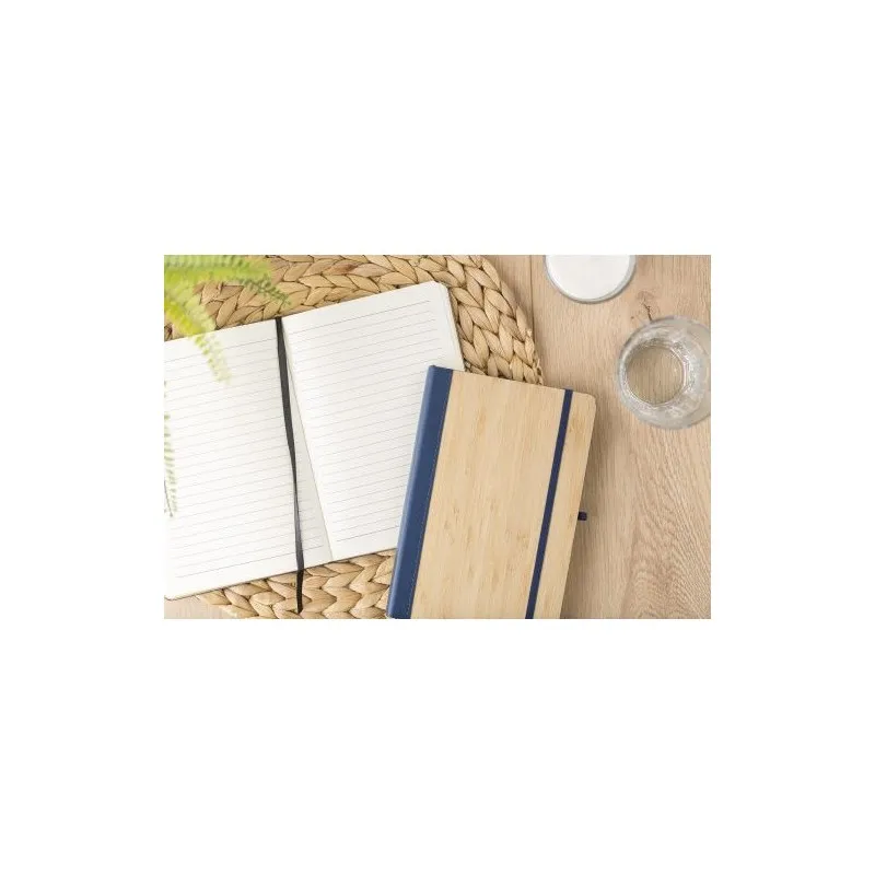 Carnet A5 Écologique en Bambou et PU - Dorita Matières : acier inoxydable Couleurs : bleu personnalisable avec votre logo
