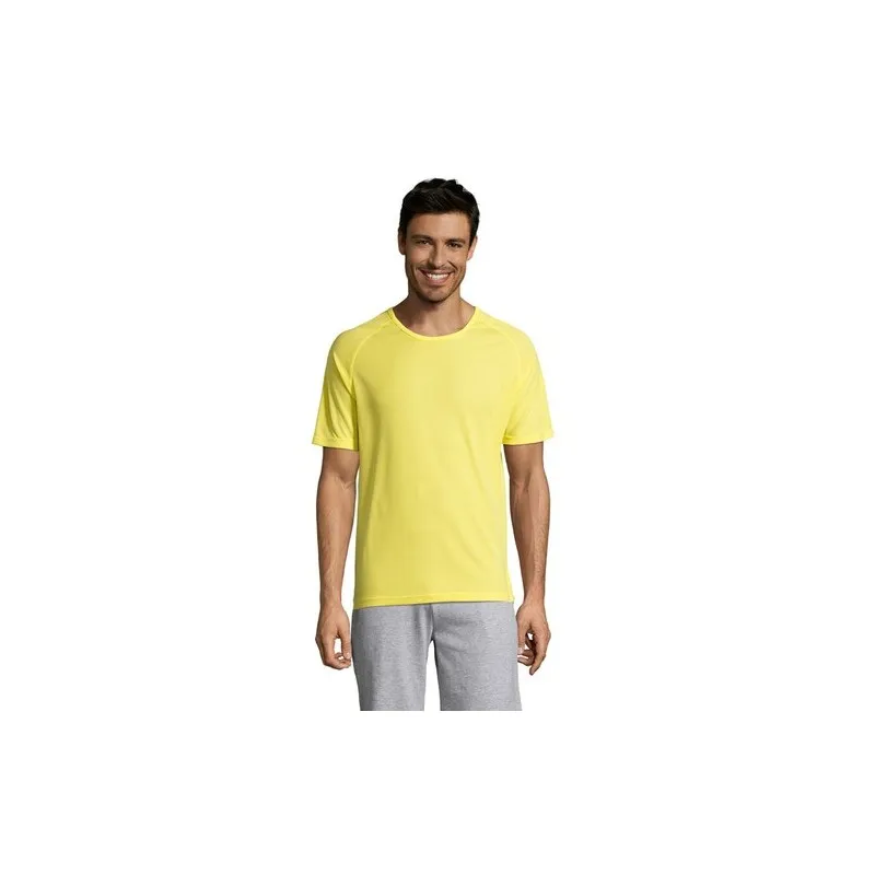 T-shirt personnalisé confortable et performant pour hommes Sporty Matières : coton Taille textile : S Couleurs : bordeaux person