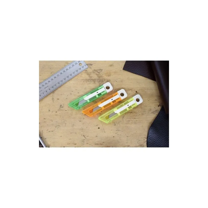 Cutter en plastique translucide Griffin