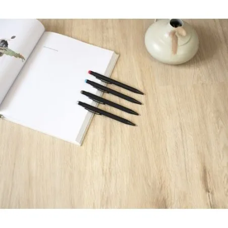 Stylo bille personnalisable à toucher gomme Formentera Matières : polyester Taille textile : L Couleurs : jaune cadeau entrepris