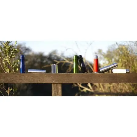 Bouteille isotherme personnalisée en acier inoxydable de 500 ml Mona Matières : aluminium recyclé  Couleurs : noir goodies entre